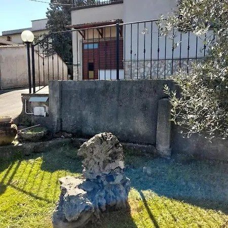 Con Giardino E Parcheggio Riservato