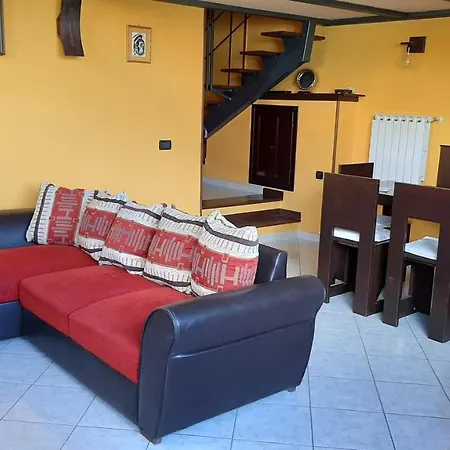 Con Giardino E Parcheggio Riservato Apartmán