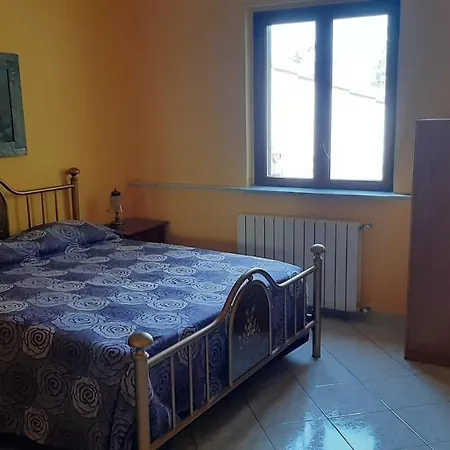 Con Giardino E Parcheggio Riservato Apartmán
